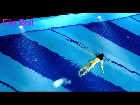 ❤️ මට නැරඹීම නැවැත්විය නොහැක, තරුණ රන්වන්තිය ELLA BOLT නිවාඩු නිකේතනයේ තටාකයේ නිරුවතින් පිහිනීමට හසු විය ☑   si.hentaiser.ru ❌️❤